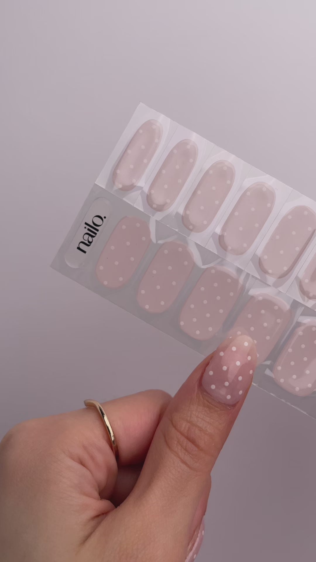 Video laden: Gellak-sticker-polka-dots-dotty-darling-nailo